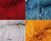 Load image into Gallery viewer, Knit Pom Pom Hat
